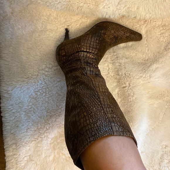 •Snake print heeled boots - Picture 5 of 5